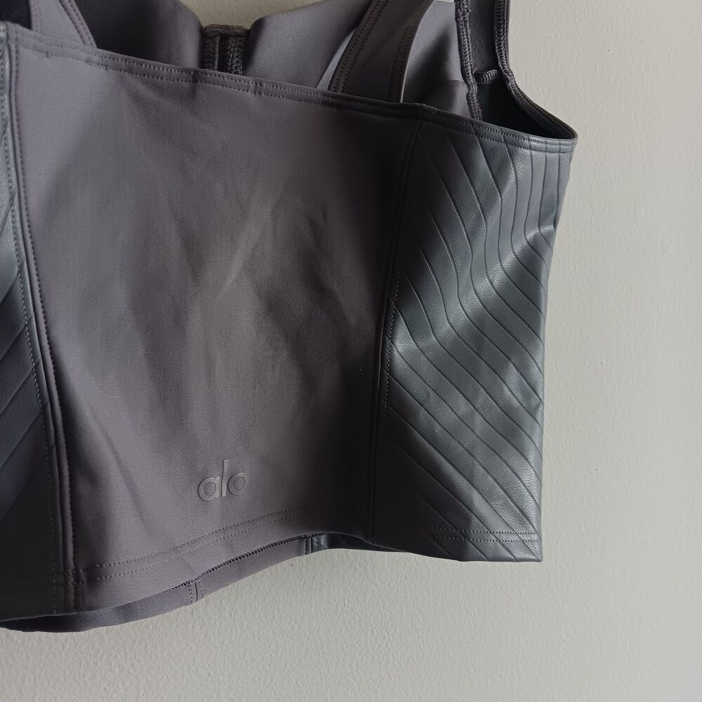 Alo Yoga Airlift Winter Warm Cropped Tank Size M Lightweight activewear jersey - Picture 4 of 9
